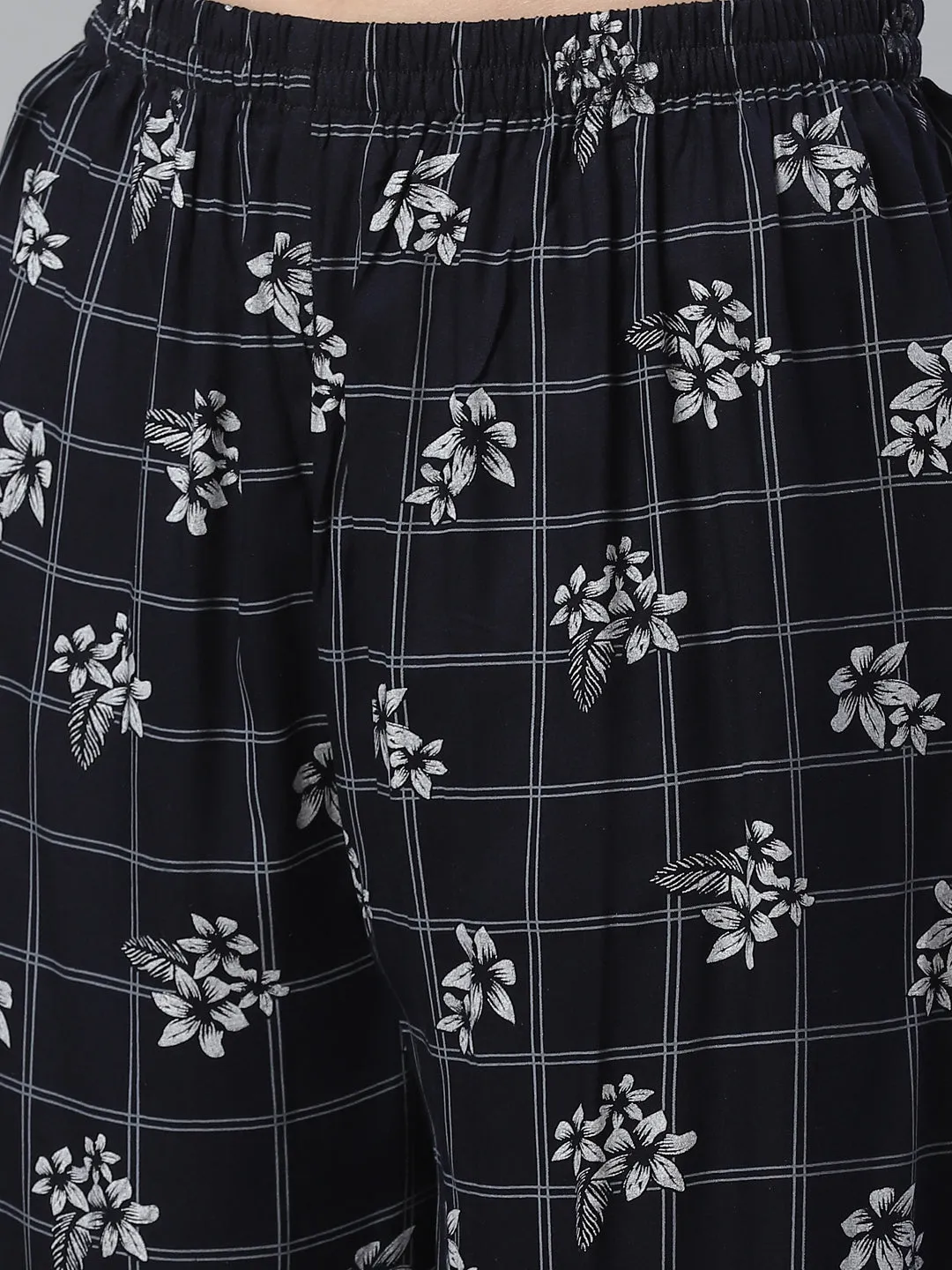 Jashvi Women Black & White Floral Printed Kurta with Palazzos